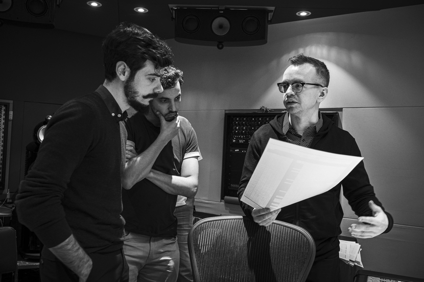 Raphaël Joffres, Slimane Dellaoui et Gareth Coker lors de la journée d'enregistrement aux Abbey Road Studios.
